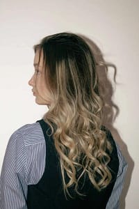 z-bielinska-vpW1g2yEcS8-unsplash-scaled CoiffureGare-FemmeLongBoucle